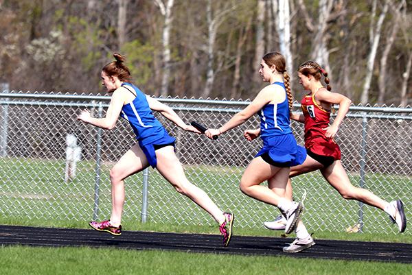 Lily DeSousa hand off to Rowyn Fiszer, 1st  4x100 relay. (Photo by Kathy Holm)